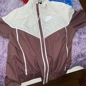 nike wind breaker